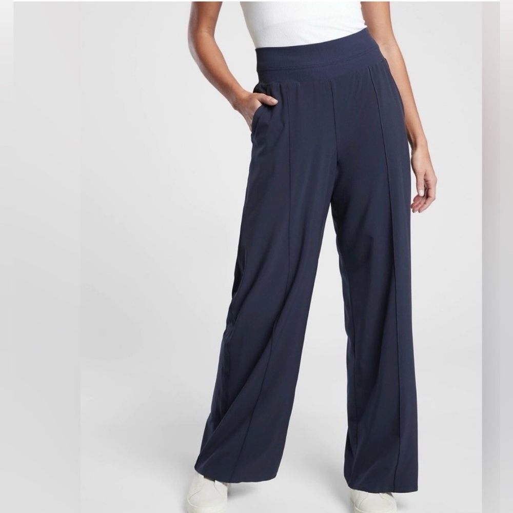 ATHLETA Nolita Wide Leg Pants 14 Navy Blue Lightweight Center Seam Zip Pockets
